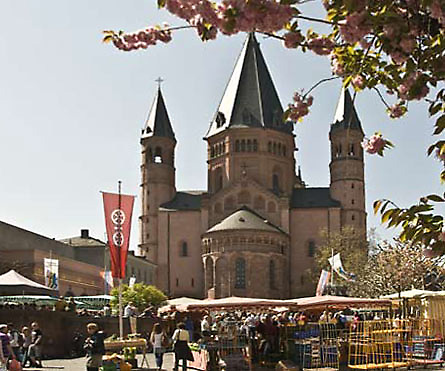 Ehrungen [Bild: Domplatz Mainz]