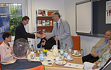 Stifterfest 2012 (Bild: Urkunde für Caritasdirektor Thomas Domnick )