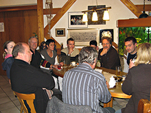 DJMiK WS Heppenheim (Bild: Gemütliche Gesprächsrunde im Stadtgraben)