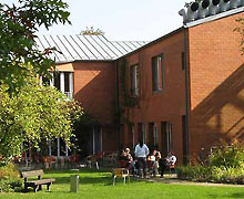 DJMiK WS Naurod 2009 (Bild: Mittagspause im Garten)