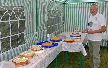 Grillfest 2011 (Bild: Die Qual der Wahl am Kuchenbuffet)