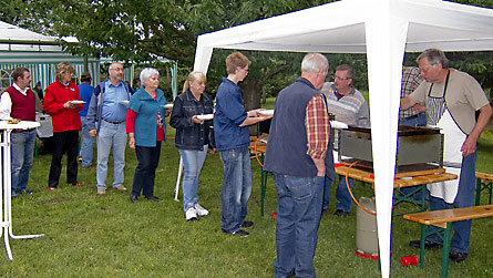 Grillfest 2011 (Bild: Warteschlange)