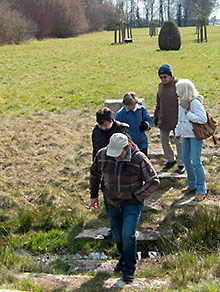 Osterspaziergang 2013 (Bld: Walnussweg mit Flussüberquerung)